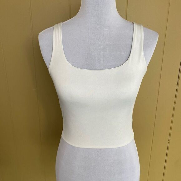 Women XS soft and smoothe crop scoopneck tank top white - Picture 1 of 7